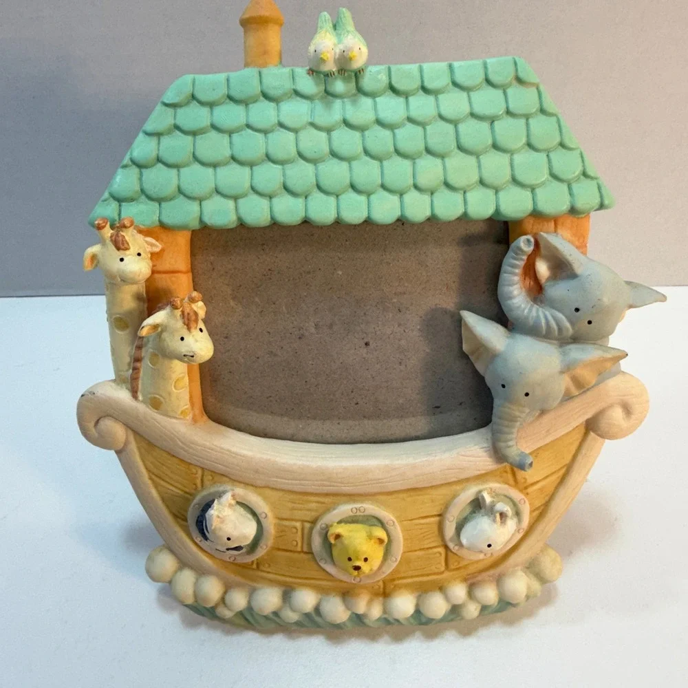 Vintage Russ Berrie Noah's Ark Picture Frame Baby Nursery Yellow Resin Animals